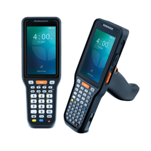 Datalogic Skorpio X40-X45, 2D, SR, 10,5cm (4''), Num., Gun, RTC, Kamera, hot-swap, USB, BT (BLE), WLAN (WLAN), NFC, Android, GMS Mobiles Datenerfassungsgerät, 2D, Imager (Standard Range), 10,5 cm (4''), kapazitiv, Auflösung: 480x800 Pixel, Anzahl Tasten: 29, numerisch, Pistolengriff, Green Spot, Real Time Clock, Lautsprecher, Kamera (13 MP), hot swappable, Vibration, Anschluß: USB (Typ C, Host), Bluetooth (BLE, Klasse 5.3), WLAN (Wi-Fi 6E), NFC, Micro SD-Slot, Octa Core, 2,4 GHz, RAM: 6GB, Flash: 128 GB, OS: Android (15), inkl.: Google Mobile Services, 7000 mAh, herausnehmbare Batterie, Schutzart: IP65, IP67, MIL-STD 810H (946400002)