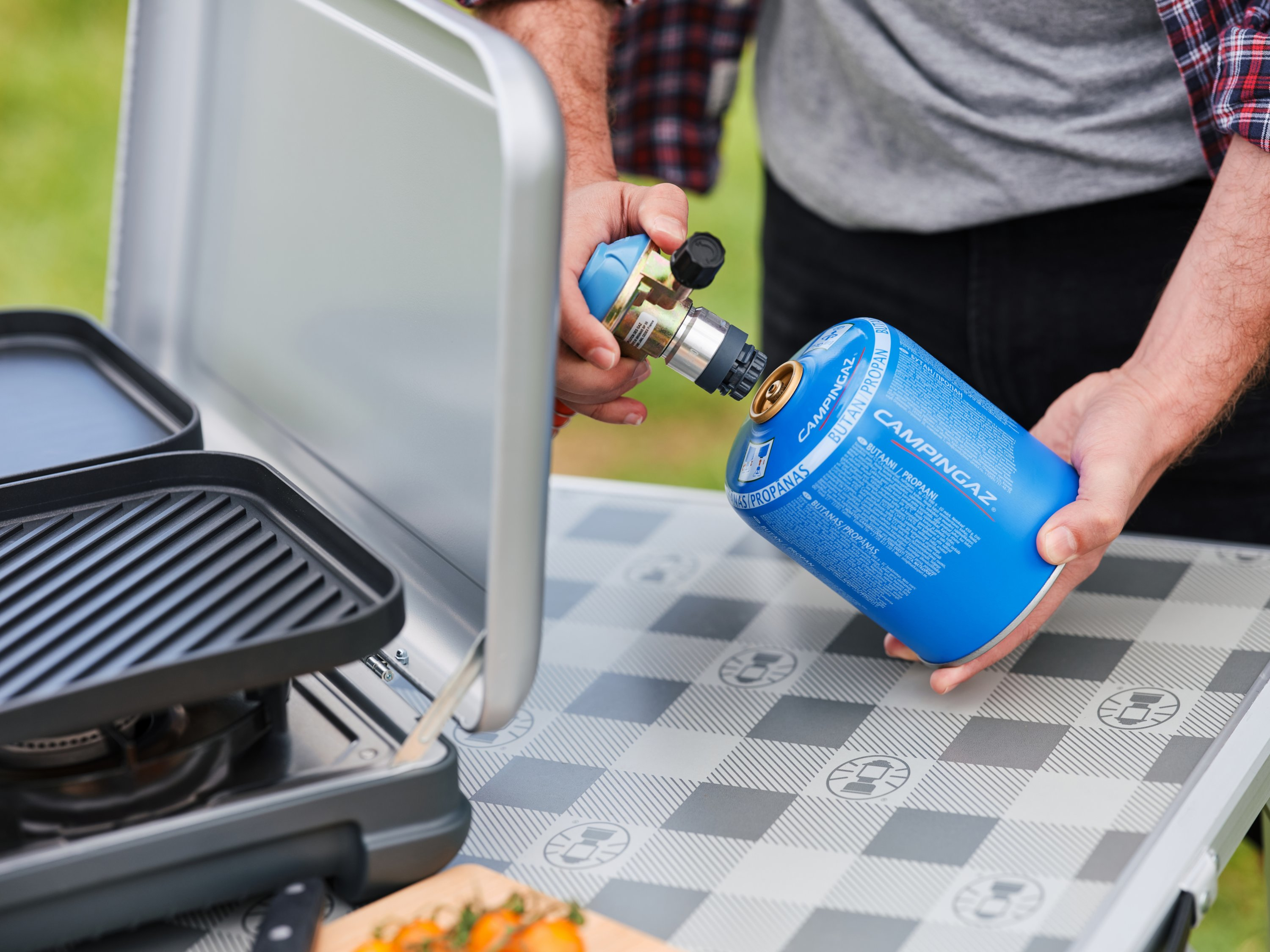 Campingaz Camping Kitchen 2 Grill & Go CV 2-Flammen-Grillkocher Metall Schwarz/Grau