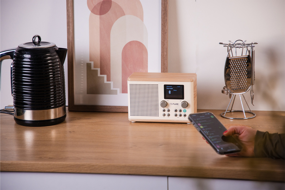 Pure Classic H4 Tragbares DAB+/FM-Radio 10 W Cotton White, Oak