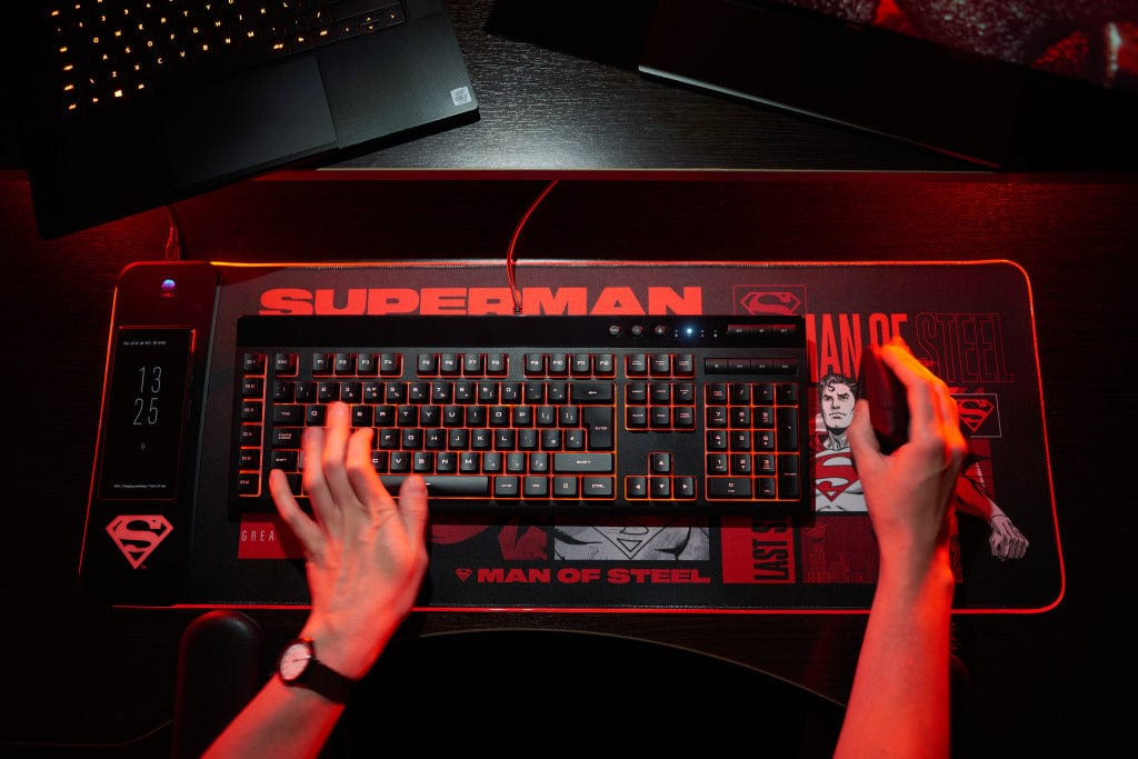Numskull DC Comics Superman Gaming-Mauspad mit Wireless Charge 800 x 300 mm, Schwarz, Mehrfarbig, Rot