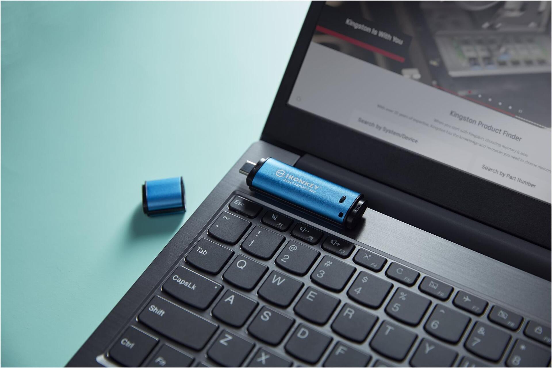 Kingston IronKey Vault Privacy 50C 16 GB USB-C 3.2 Gen 1 Schwarz, Blau