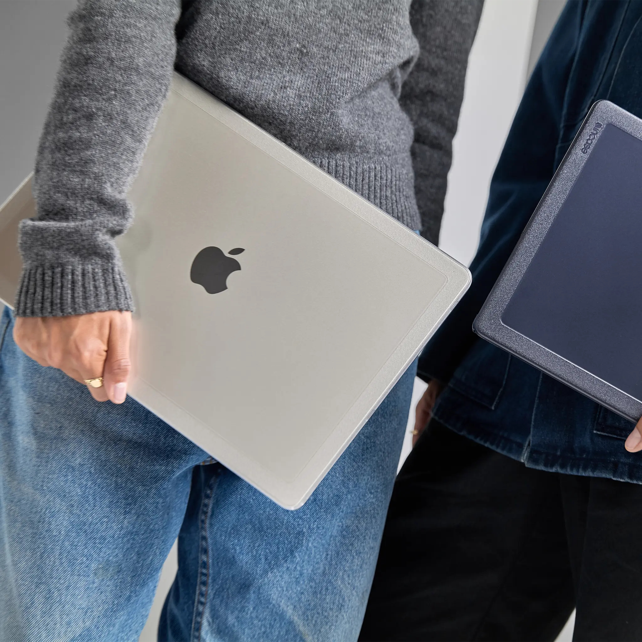 Incase Edge Hardshell Case MacBook Pro 16" Transparent