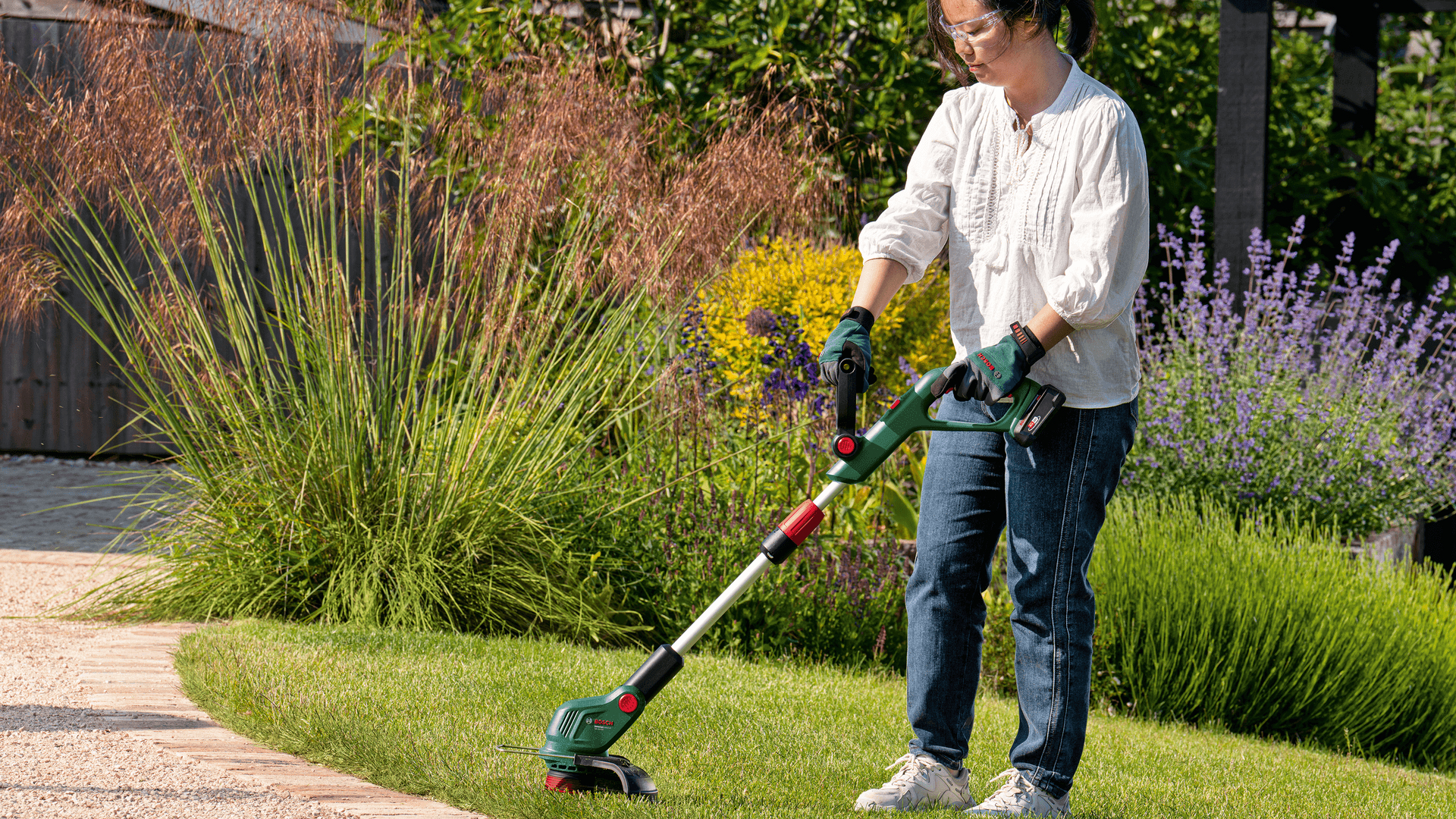 Bosch UniversalGrassCut 18V-26-500 Akku-Rasentrimmer 18 V 2 Ah Schwarz Grün