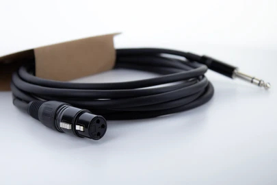 Cordial EM 6 FV XLR Verbindungskabel 6 m Schwarz