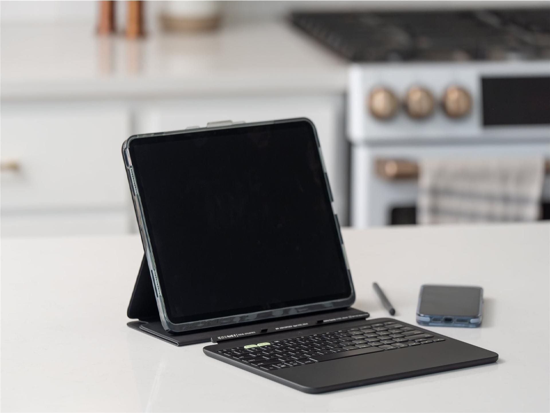 ZAGG Pro Keys 2 Tastatur und Foliohülle 13" QWERTZ Schwarz