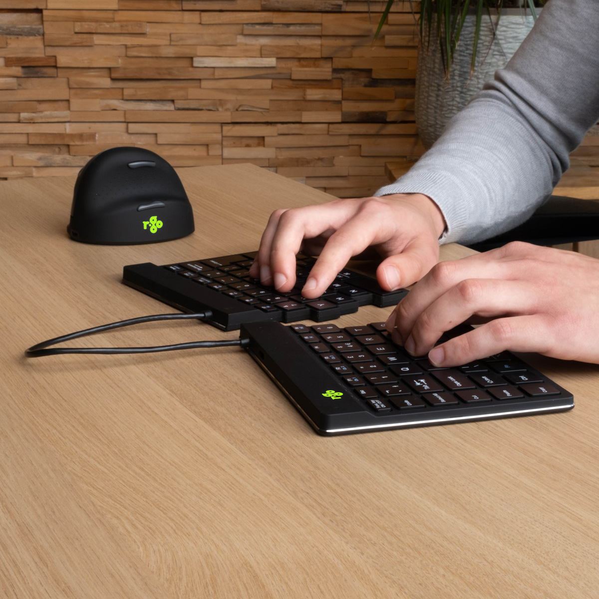R-Go Tools Split Break Ergonomische Funk-Tastatur Bluetooth 5.0 QWERTZ Schwarz