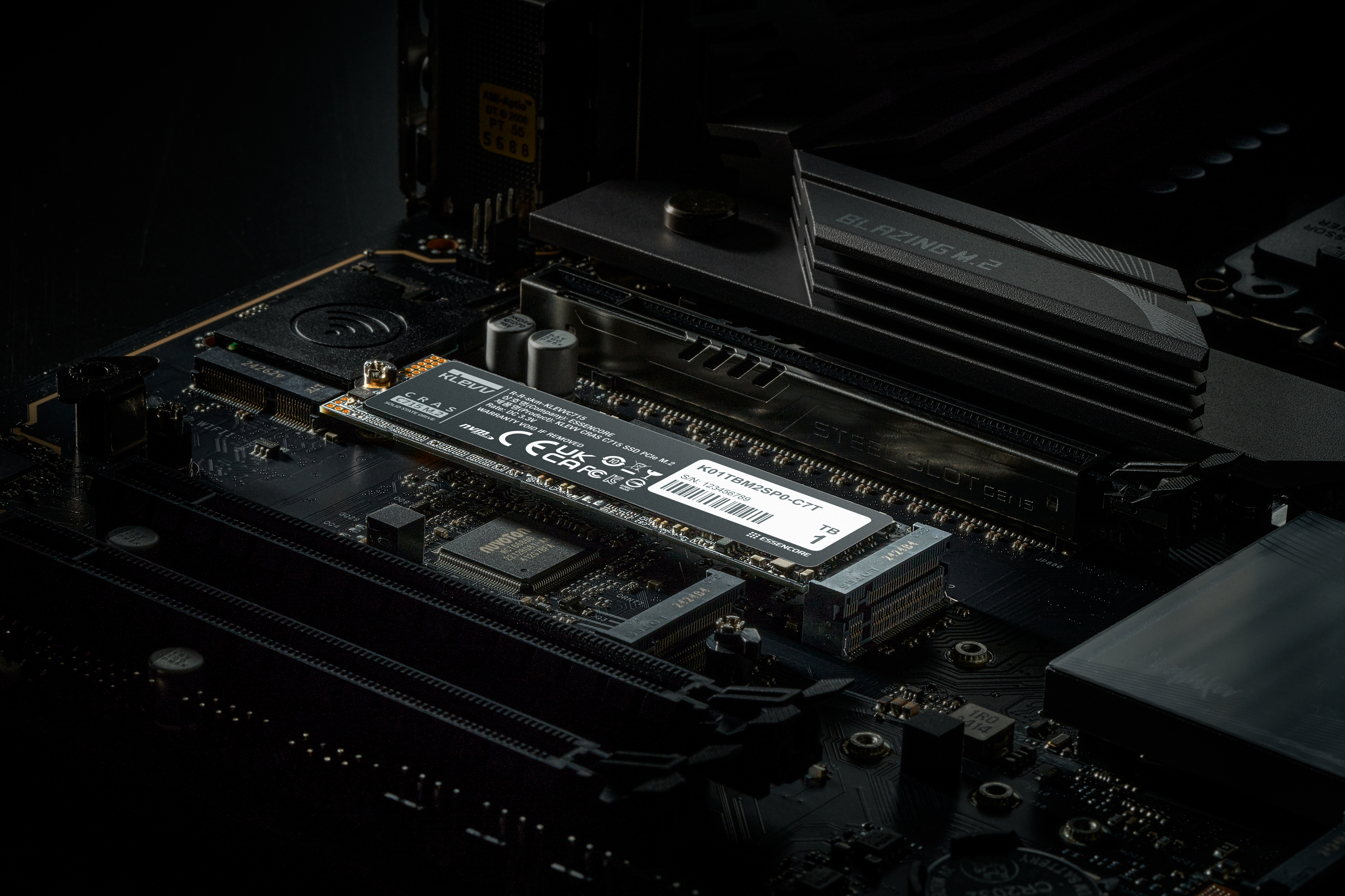 Klevv Cras C715 SSD 1 TB M.2 2280 PCIe 3.0 x4 NVMe