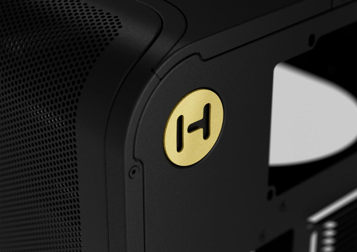 HYTE X50 Midi Tower Gehäuse E-ATX Gehärtetes Glas Pitch Black