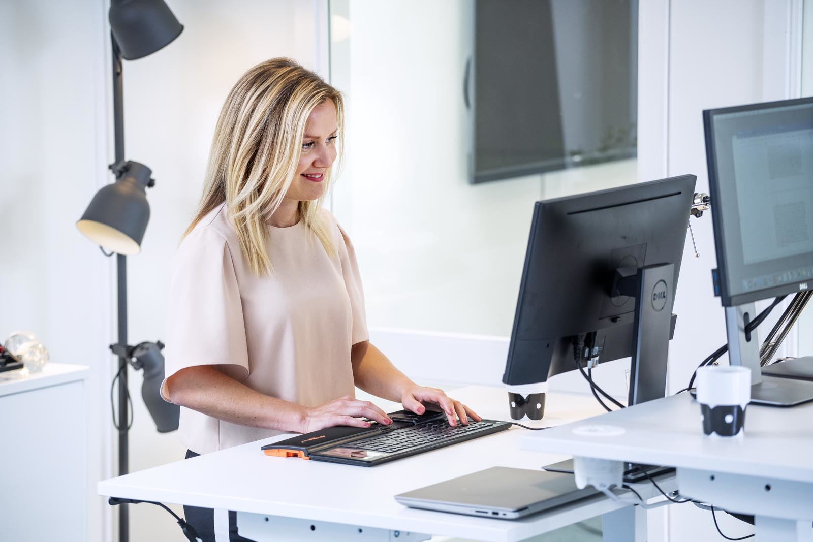 Mousetrapper Advance 2.0 Ergonomisches Zentrales Zeigegerät USB 6 Tasten Schwarz, Weiß
