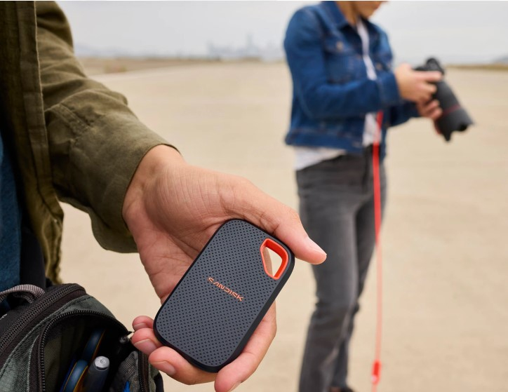 SanDisk Extreme Portable V3 Externe SSD 1 TB USB-C 3.2 Gen 2x2 bis 2000 MB/s IP65 Rot/Blau