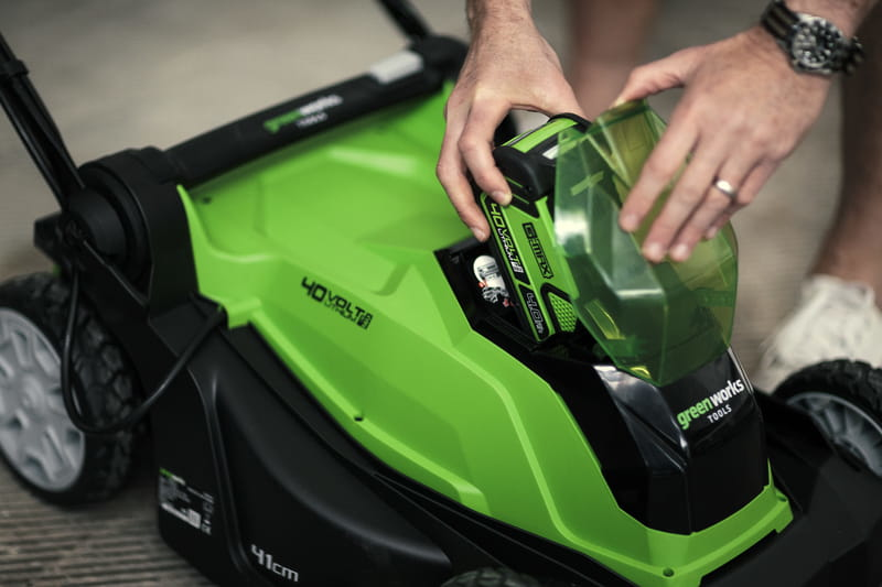 Greenworks 2504707UB Schubrasenmäher 40 V 4 Ah 41 cm Grün