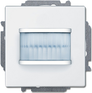 Busch-Jaeger 6220-0-0109. Distanzerfassung: 6 m. Produktfarbe: Weiß, Internationale Schutzart (IP-Code): IP20, Lichtempfindlichkeit: 500 Lux. Breite: 71 mm, Tiefe: 30 mm, Höhe: 71 mm (6220-0-0109)