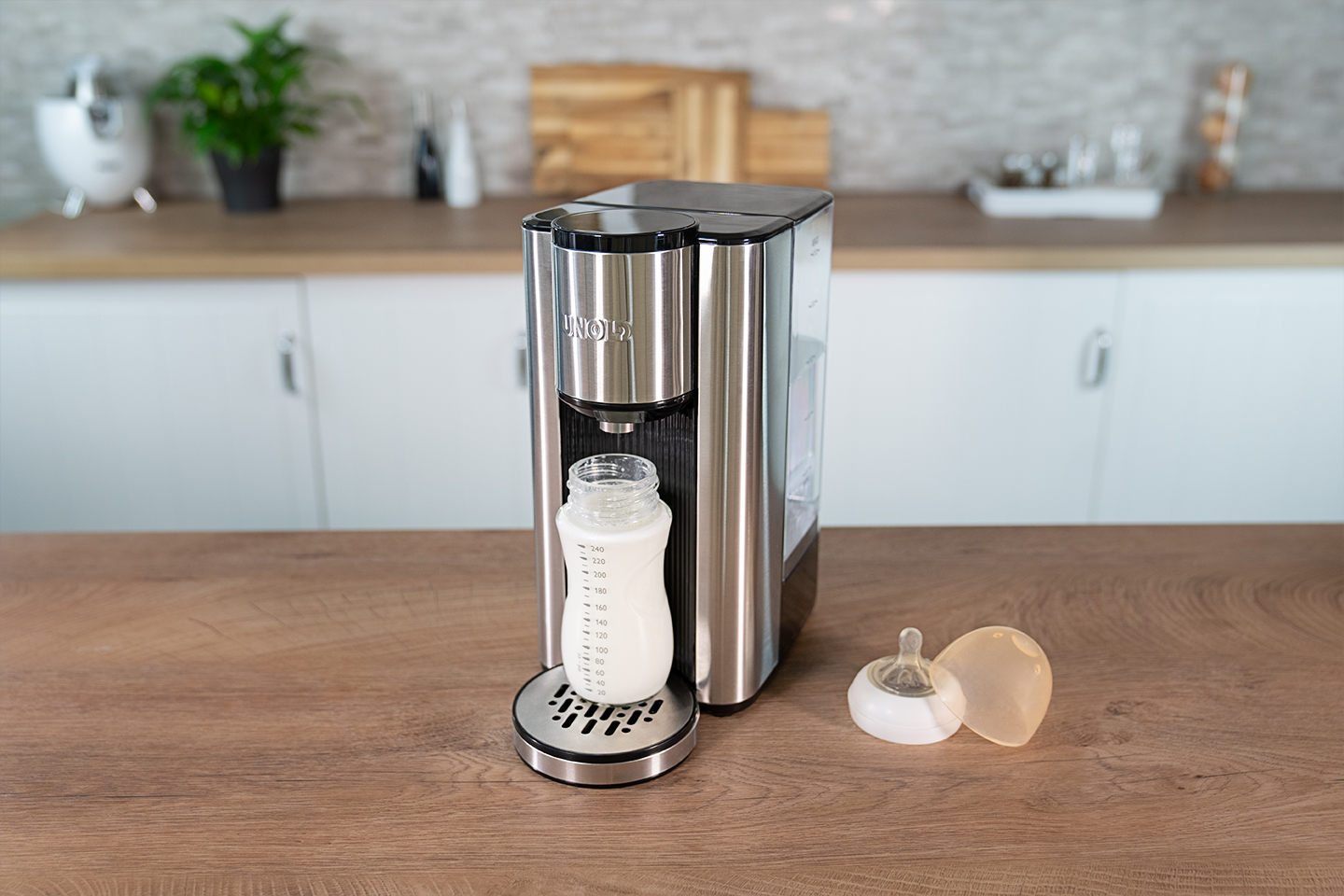 Unold Ava Heißwasserbereiter 2,5 l 2600 W Schwarz, Silber