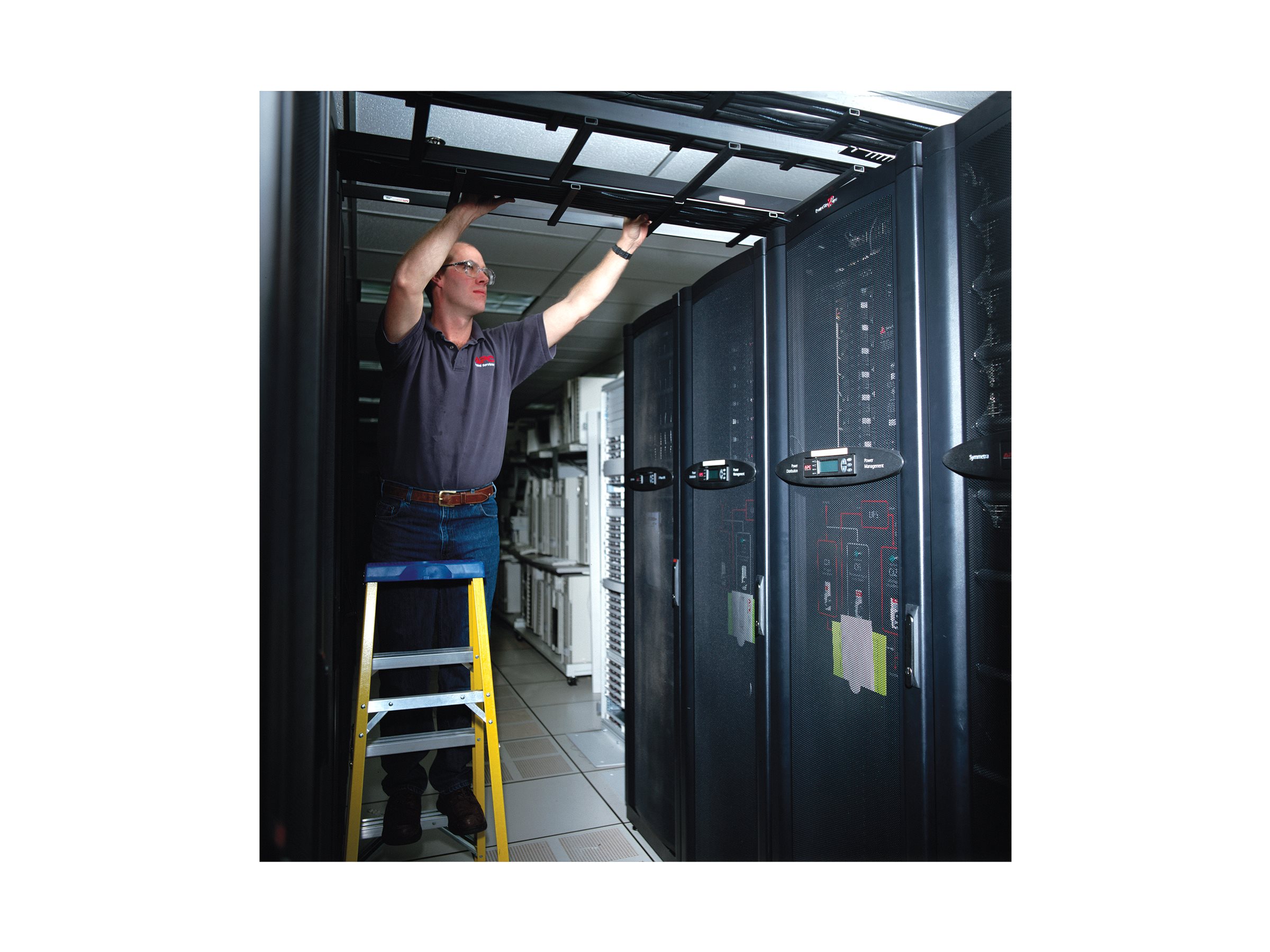 APC Scheduled Assembly Service 5X8 Installationsservice für 1–5 Racks 8x5