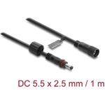 Delock DC Verlängerungskabel 5,5 x 2,5 mm Stecker zu Buchse mit Schraubverschluss M12 x 1,75 mm Gewinde wasserfest 18 AWG, 1 m schwarz (67386)