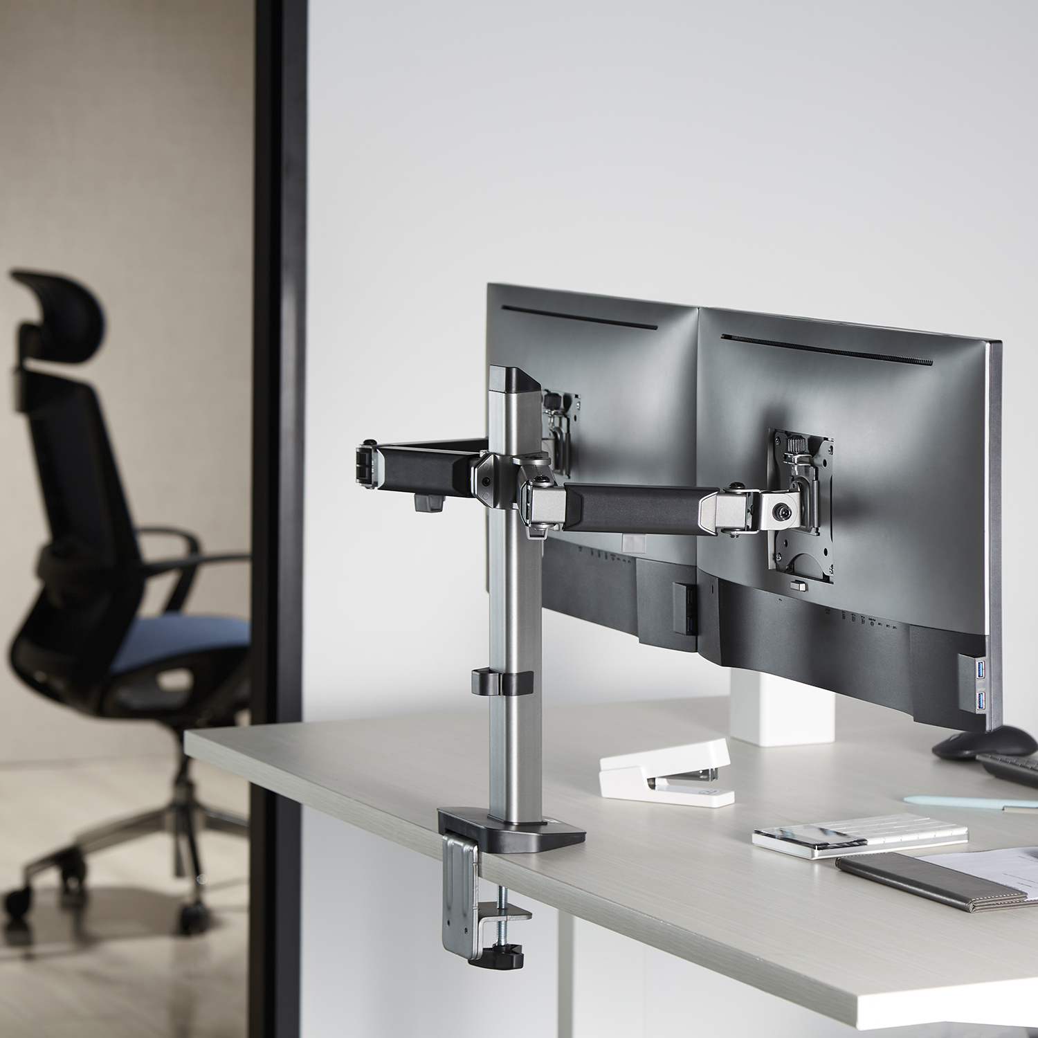 ACT AC8336 Monitor-Tischhalterung 32" Silber