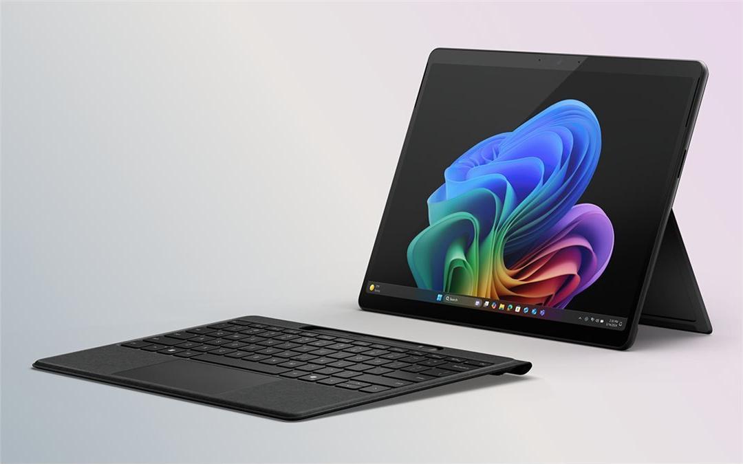 Microsoft Surface Pro 11 13" Snapdragon X Plus 16 GB RAM 256 GB SSD Platin