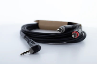 Cordial 14861 Audio Y-Adapter Klinke 3,5 mm auf 2x Cinch 1,5 m Schwarz
